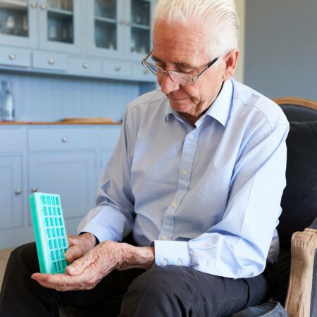 Elder's guide to using a dosette box